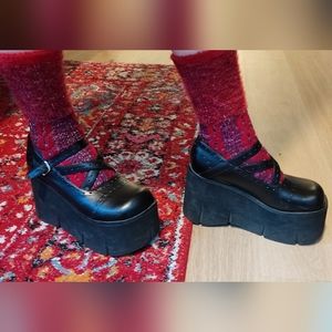 Demonia platform Mary Janes sz7